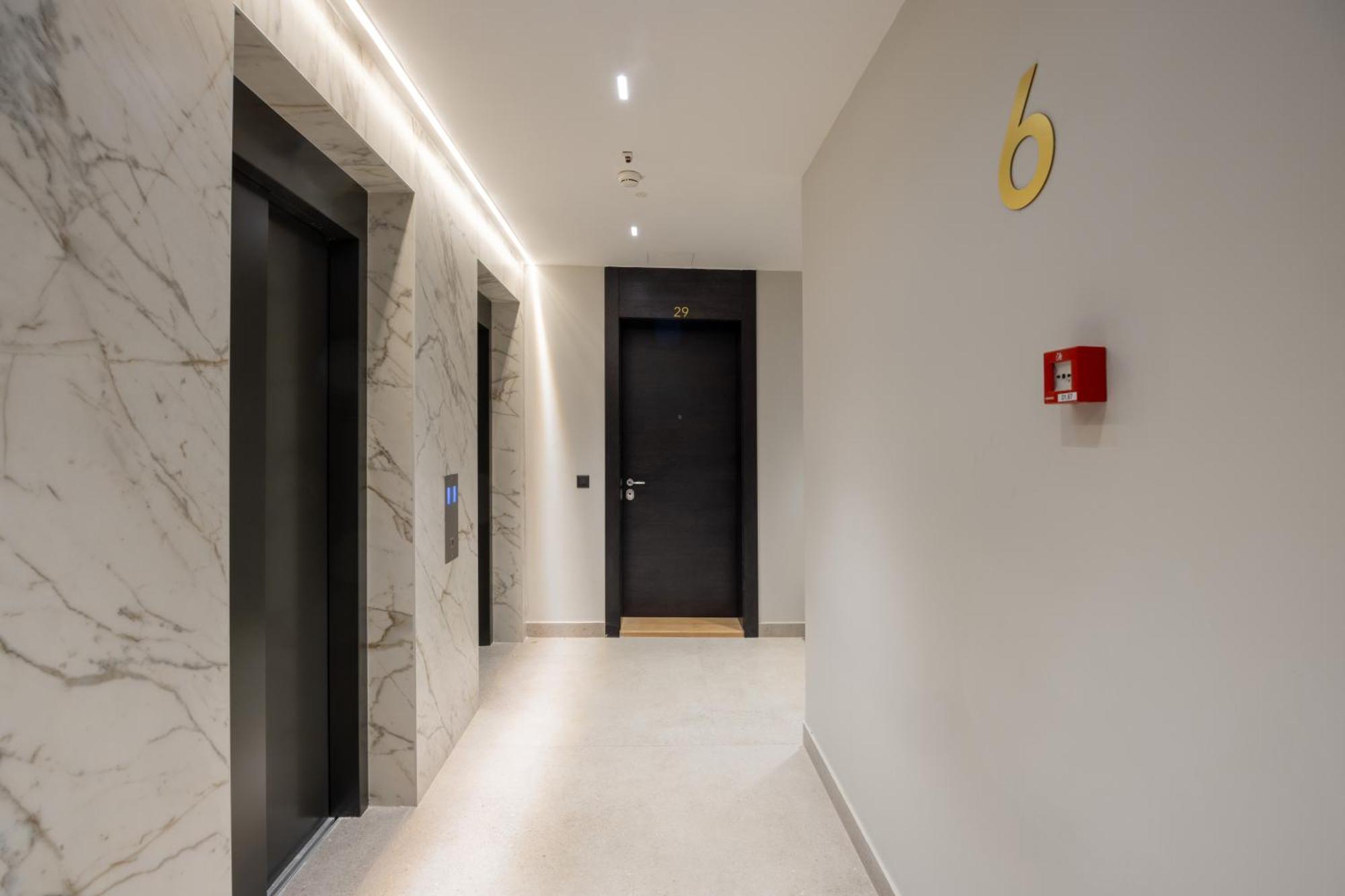 Center Lux 1 *